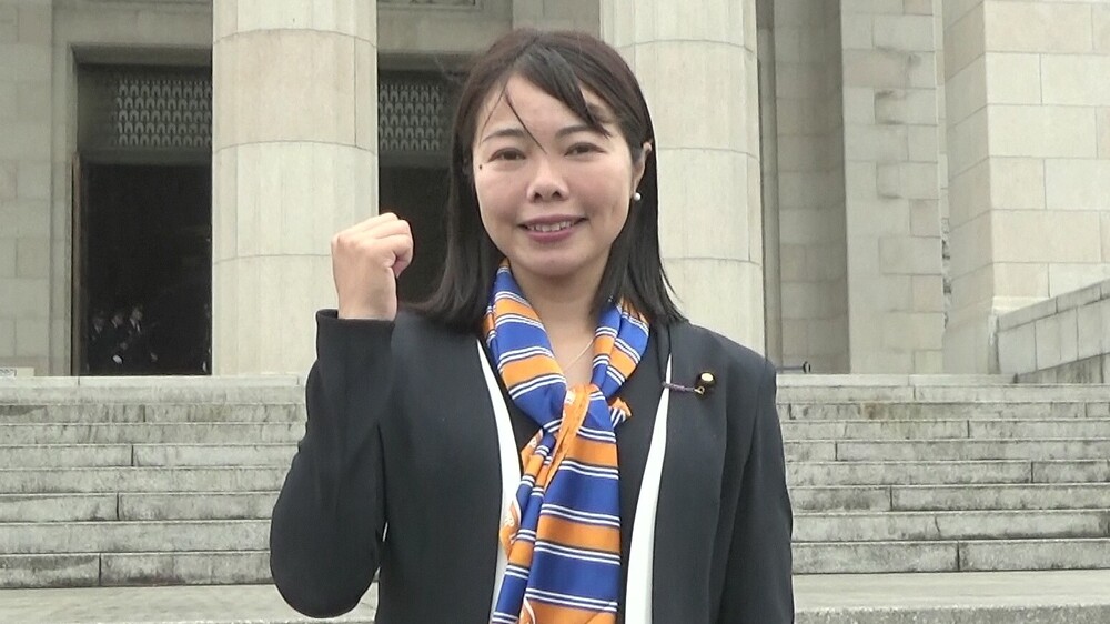 臨時国会召集で“一番乗り”初登院　参議院千葉選挙区選出の国民・小林さやか議員