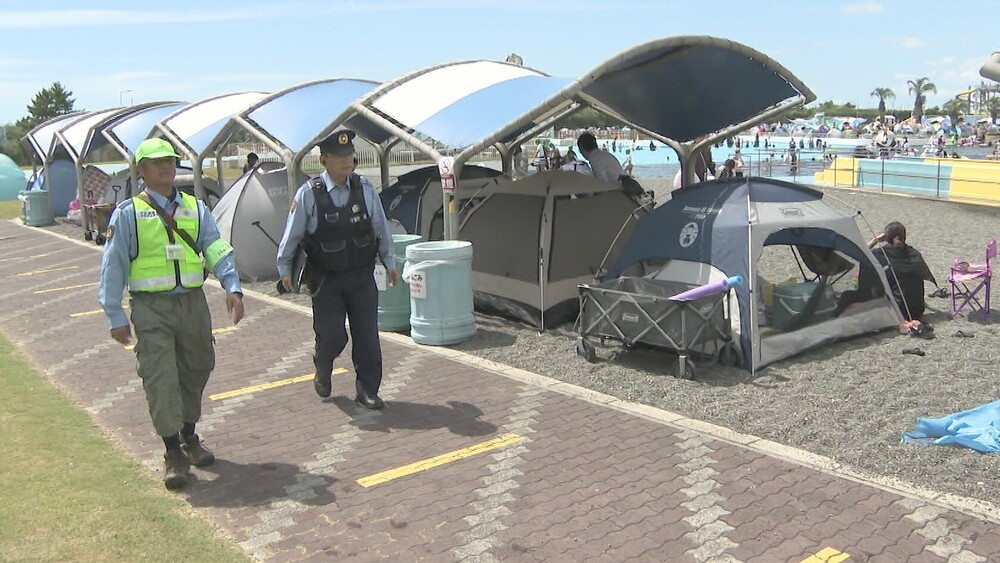 蓮沼ウォーターガーデンで警察官らパトロール　置き引きや痴漢など防ぐ狙い