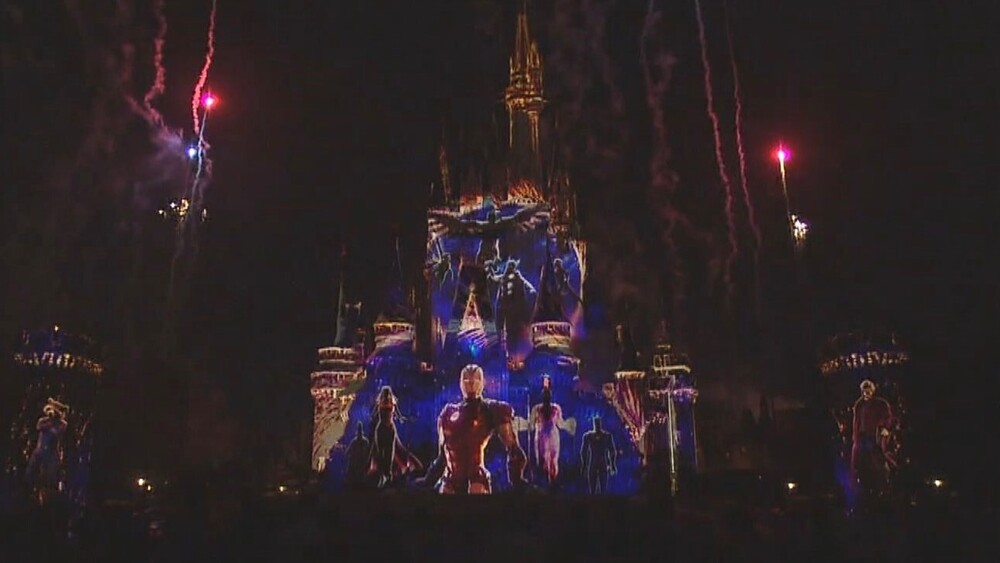 東京ディズニーランドで5年ぶり シンデレラ城彩るショー　