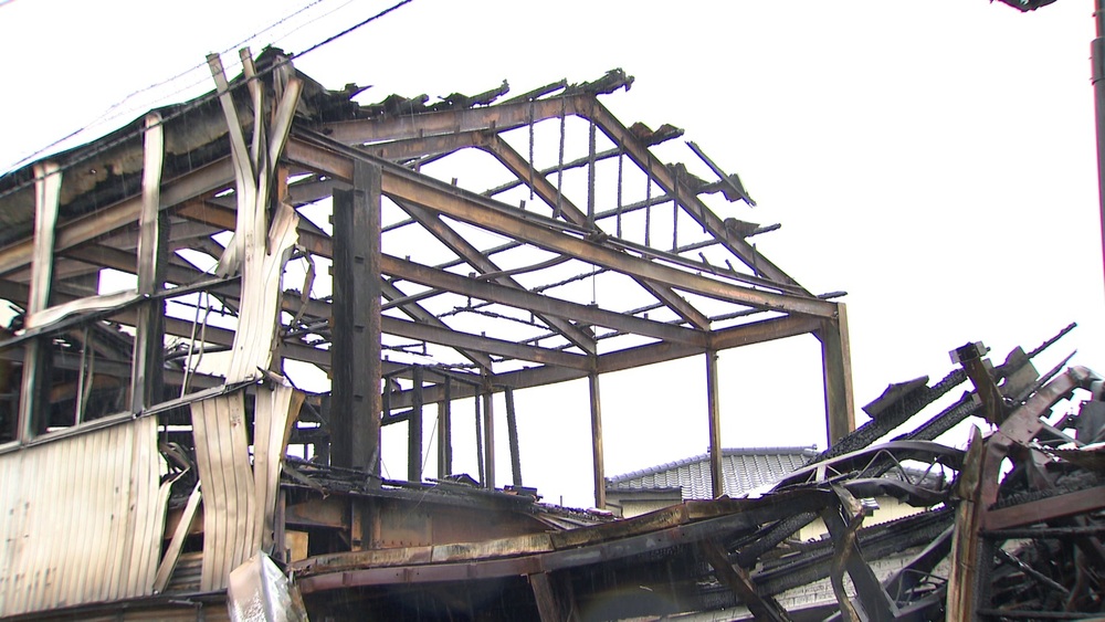 荷物を取りに戻ったか　千葉県富津市で店舗兼住宅が全焼　焼け跡から１人の遺体