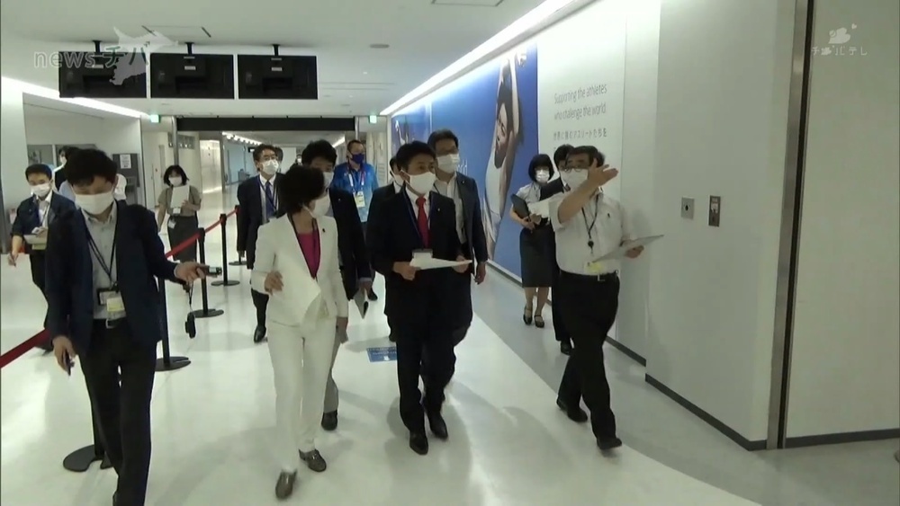 五輪控え野党の国会議員が成田空港の検疫態勢を視察