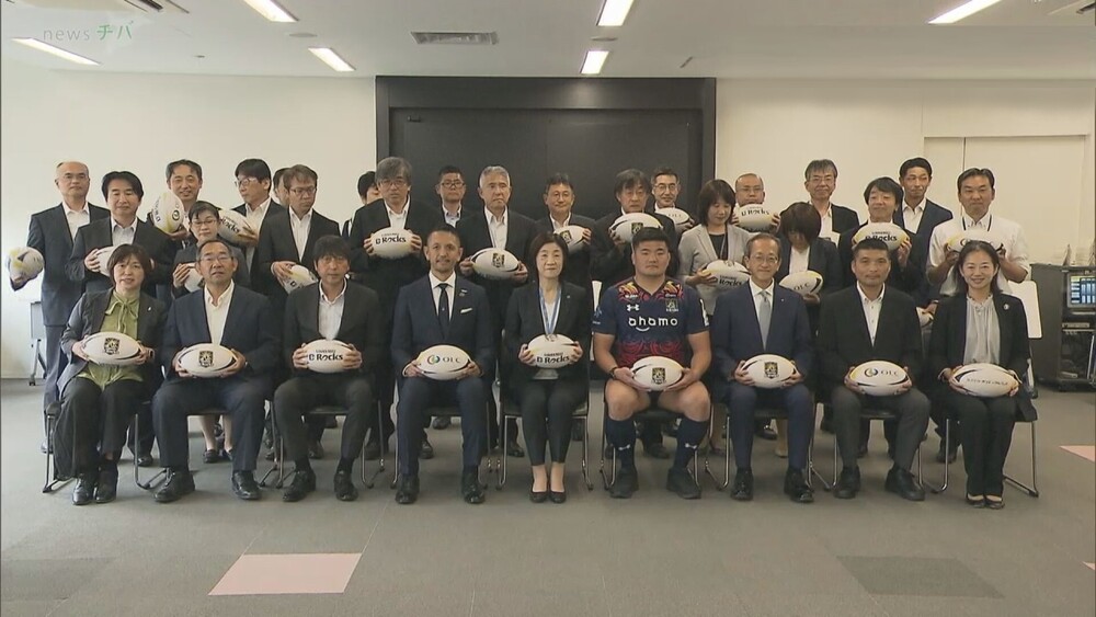 ラグビー・浦安D-Rocks　小中学校にボール寄贈　「楽しさ実感して」