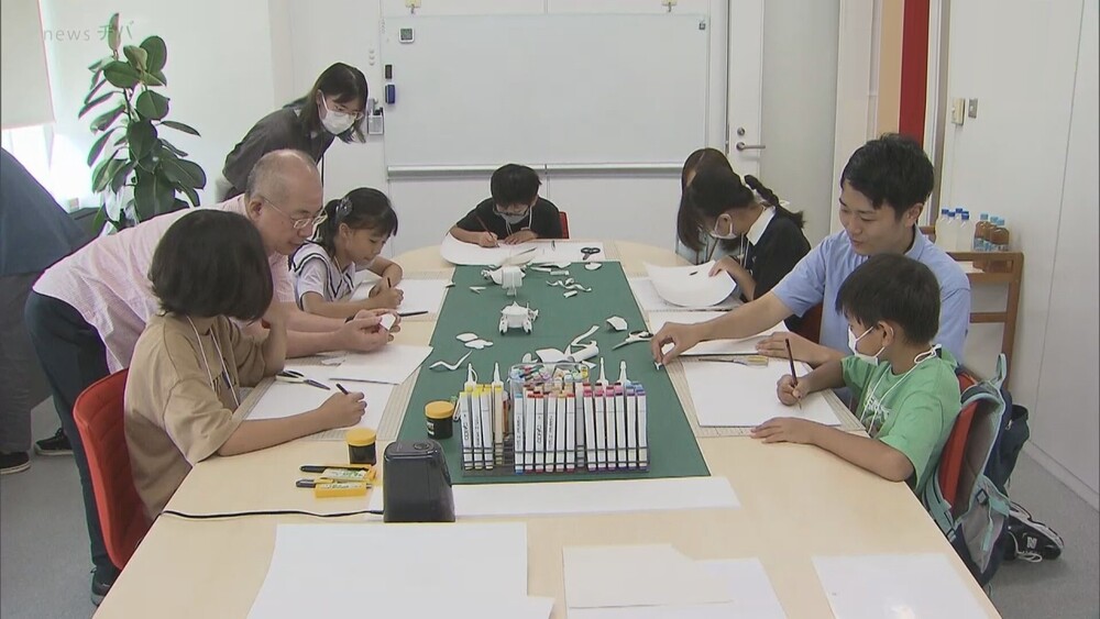 夏休みの小学生が仕事体験　千葉市の会社でデザイナーに挑戦