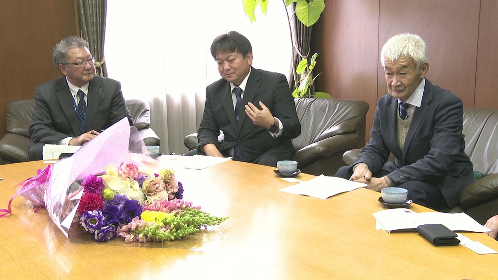 「千葉県フラワーフェスティバル」実行委員会一行　開催前にチバテレ訪問