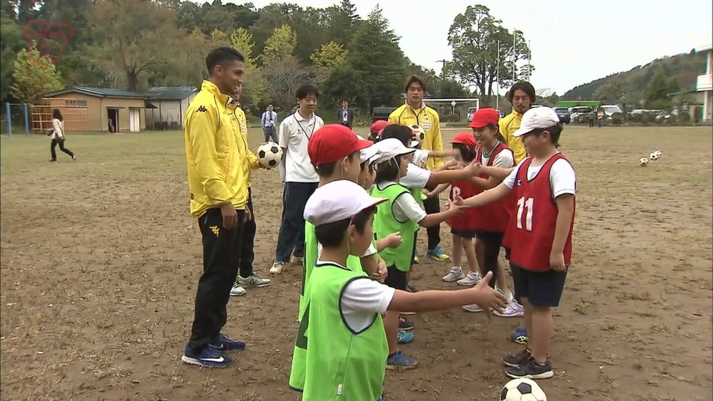 ジェフ千葉工藤選手・下平選手ら４人が台風被害支援　児童らとサッカーで触れ合う
