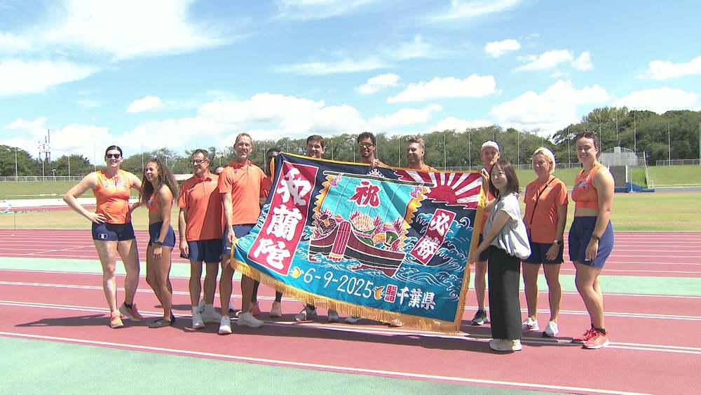 千葉市で世界陸上に向け事前キャンプ中のオランダ選手団を激励　小学生に指導も