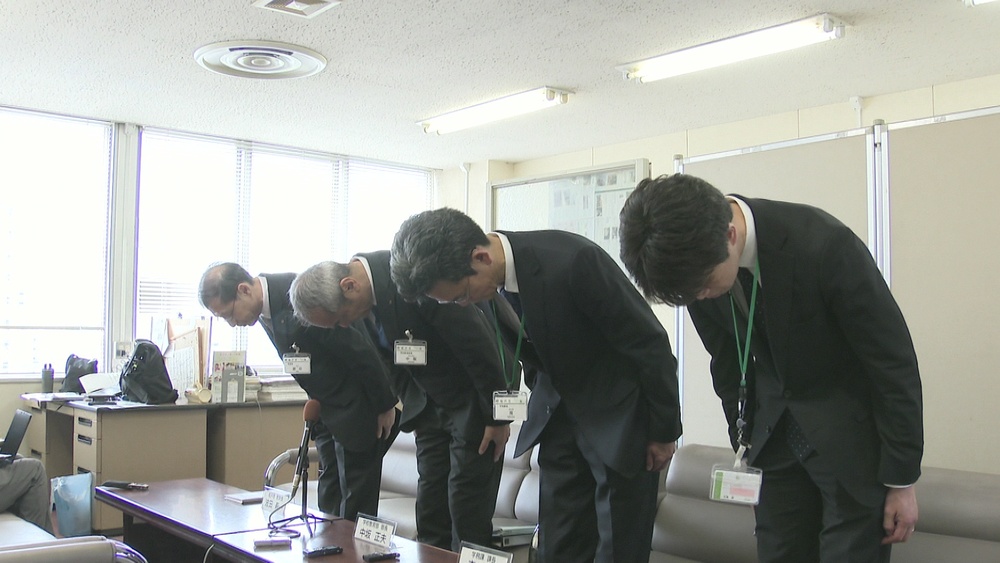 千葉県松戸市の小学校で３０代女性教諭が児童をごみ箱内に立たせ蹴り前歯１本折る