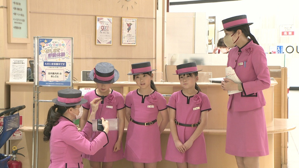  夏休み中の小学生たちが百貨店の仕事に挑戦！　将来の夢を考えるきっかけに