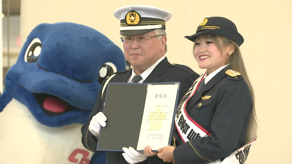女子プロゴルファー・桑木志帆選手が一日警察署長 交通安全や防犯など呼びかけ