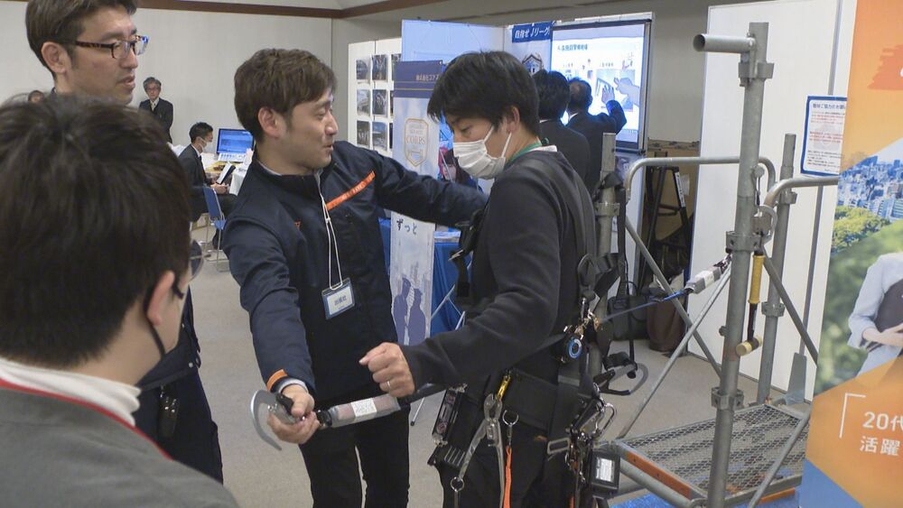 高校生の就活支援へ 教員に企業や業界を説明