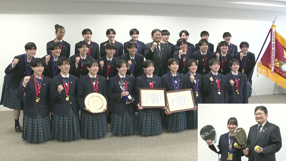 敬愛学園高校　女子バレーボール部とパデルの選手が千葉市長に活躍を誓う