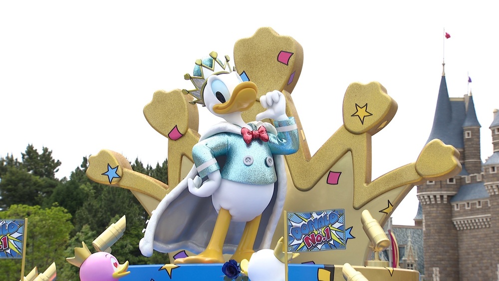 ドナルドダックの誕生日を盛大にお祝い！　東京ディズニーランドで６月９日まで
