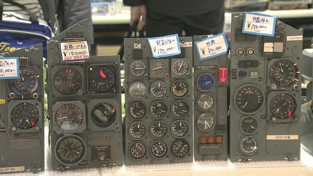 貴重な品がずらり　航空ジャンク市　芝山町・航空科学博物館