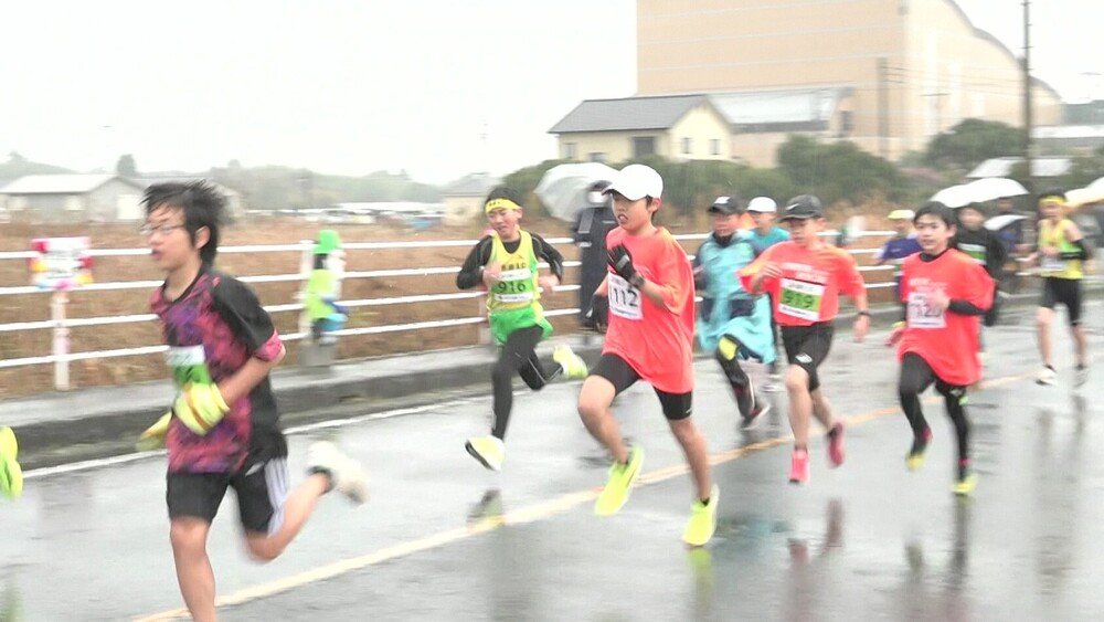 「増田明美杯」マラソン大会　雨の中約２４００人駆け抜ける　千葉・いすみ市