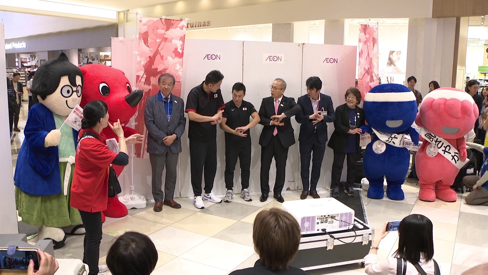 見える応援“サインエール”をレクチャー　船橋市でデフリンピック応援イベント