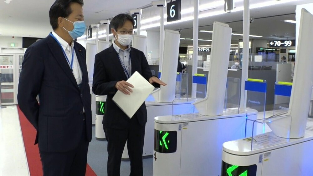 今後訪日外国人などで混雑予想も 門山法務副大臣が成田空港の入管を視察