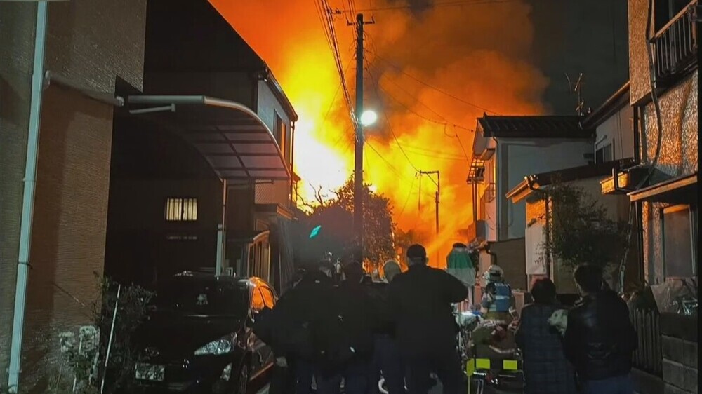 「かなり火が出ていて炎がすごい」通報 松戸市で住宅７棟火事 1人死亡2人けが