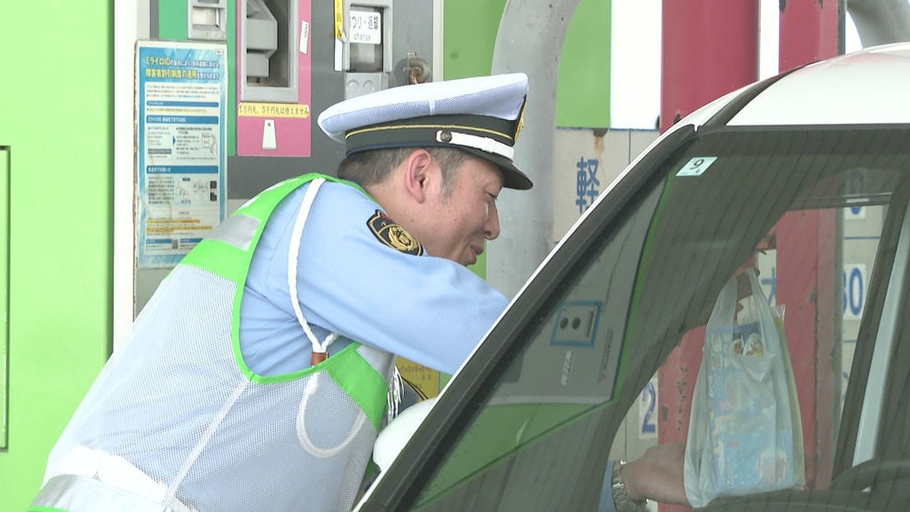 ６月２５日は「無事故の日」朝顔の苗を配って交通安全を有料道路料金所で呼びかけ