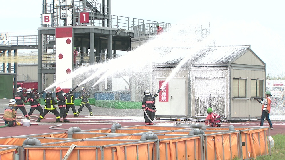 消防士の卵たち　千葉県消防学校での半年にわたる厳しい訓練の成果披露