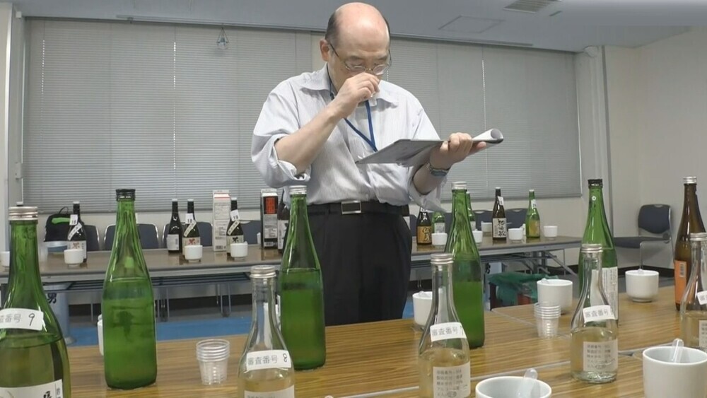 税務署で「利き酒」 清酒の品質審査　成田市