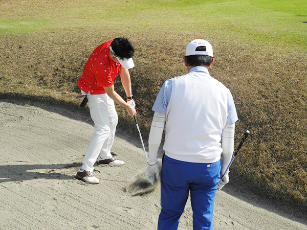 牧野裕のEnjoy Golf～アゴの高いバンカーからの脱出についてレッスン～