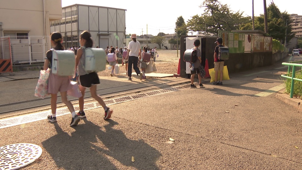 夏休みが明け児童たちが元気に登校　９月に入り千葉市内の公立小学校で授業始まる