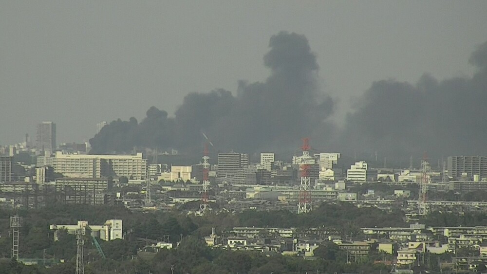 【速報】資材置き場が燃える火事　消火活動続く　千葉・柏市