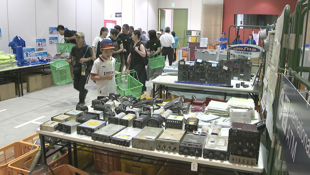 貴重な飛行機グッズが勢揃い！航空ジャンク市