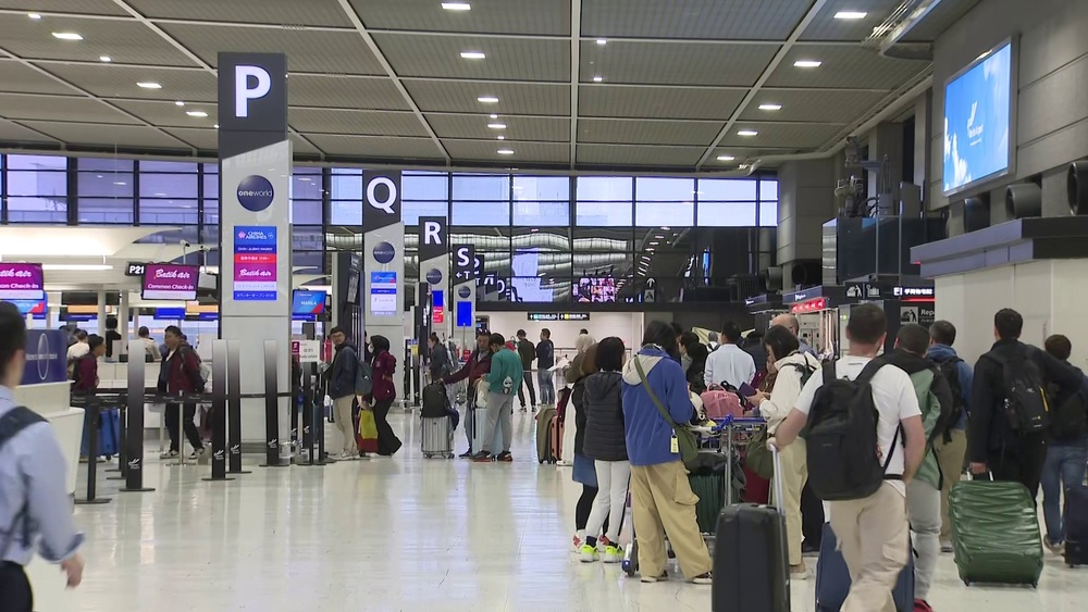 成田空港会社　開港後初の外国人旅客２０００万人超で増収増益　円安効果も要因に