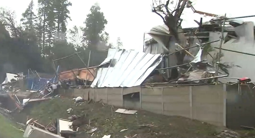 市原市で突風　倒木や車が飛ばされ家が潰れる被害