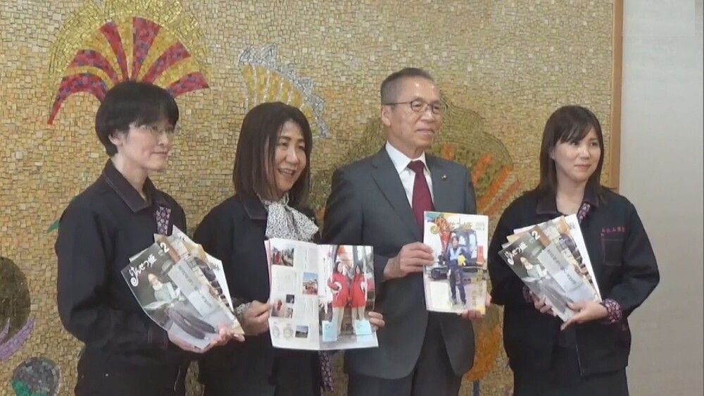 建設業界で輝く女性知って 冊子の新刊発行で地元市役所に報告