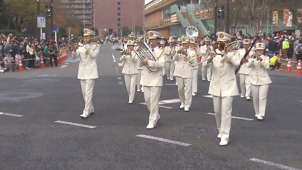 千葉県誕生150周年パレードで人気キャラクター登場 沿道には7万2000人