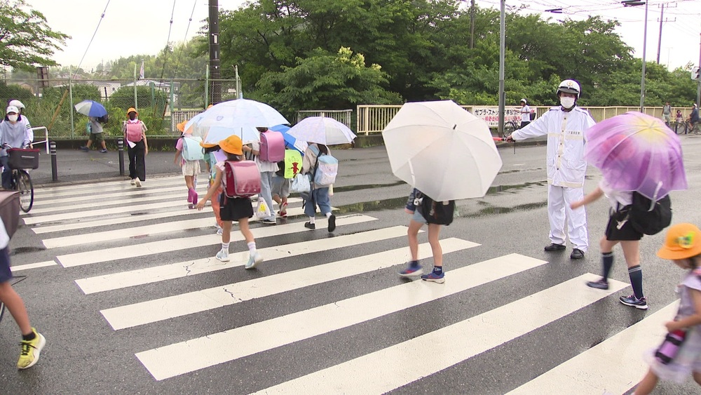 ”道路渡るときは左右確認”　千葉県佐倉市で警察官による通学路見守り活動