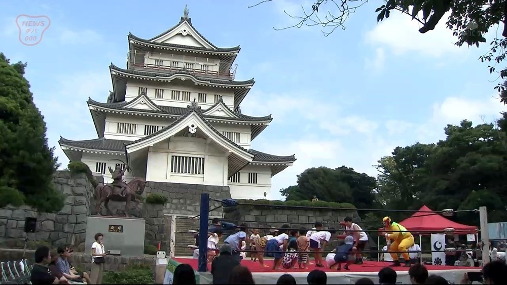 お城を背景に ファイト プロレス チバテレ プラス