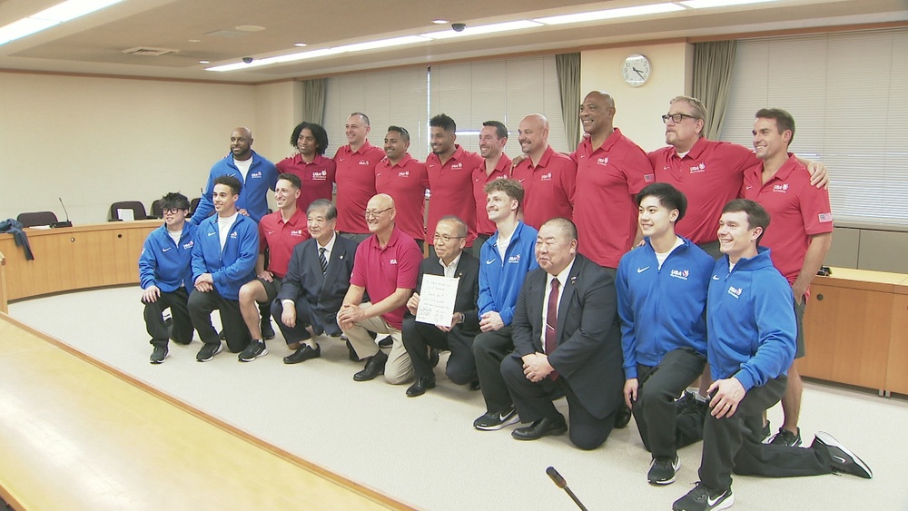 体操の世界選手権に向け船橋市で事前合宿中の米国男子体操チーム　市を表敬訪問