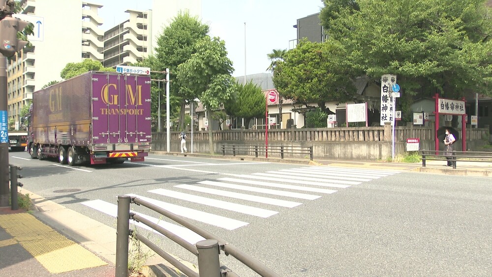 早朝の千葉市で中学生とみられる男女はねられ重軽傷　車で逃げた疑いの男が出頭