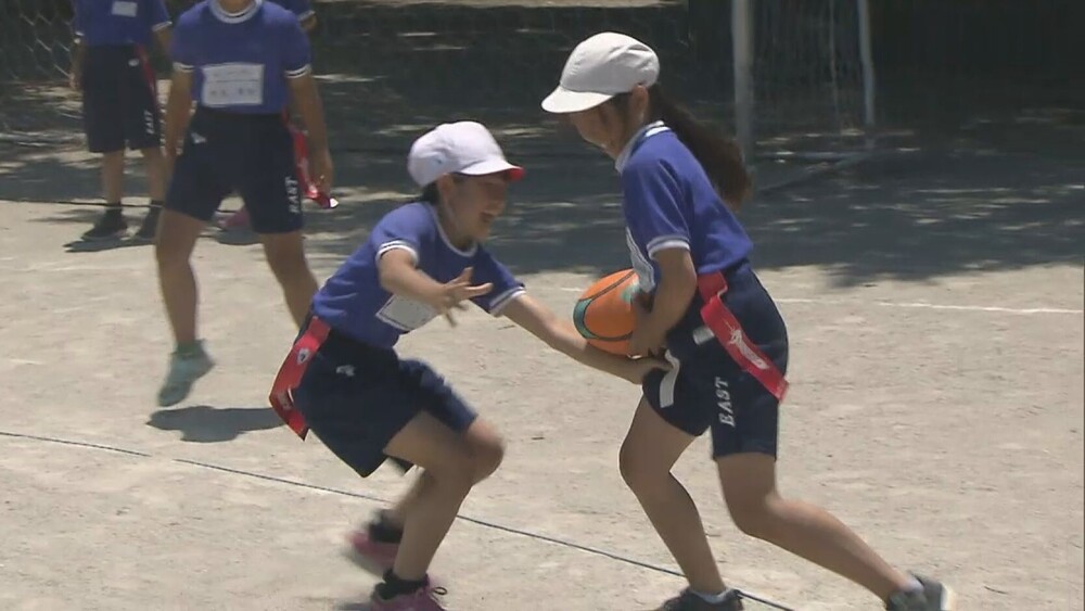 船橋市拠点のプロラグビーチーム選手　地元小学生に“ラグビーの楽しさ“伝える