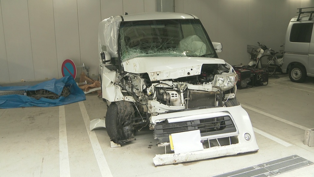 １０代女性死亡し男女２人けが　千葉県旭市の路上で軽乗用車がカーブで電柱に衝突