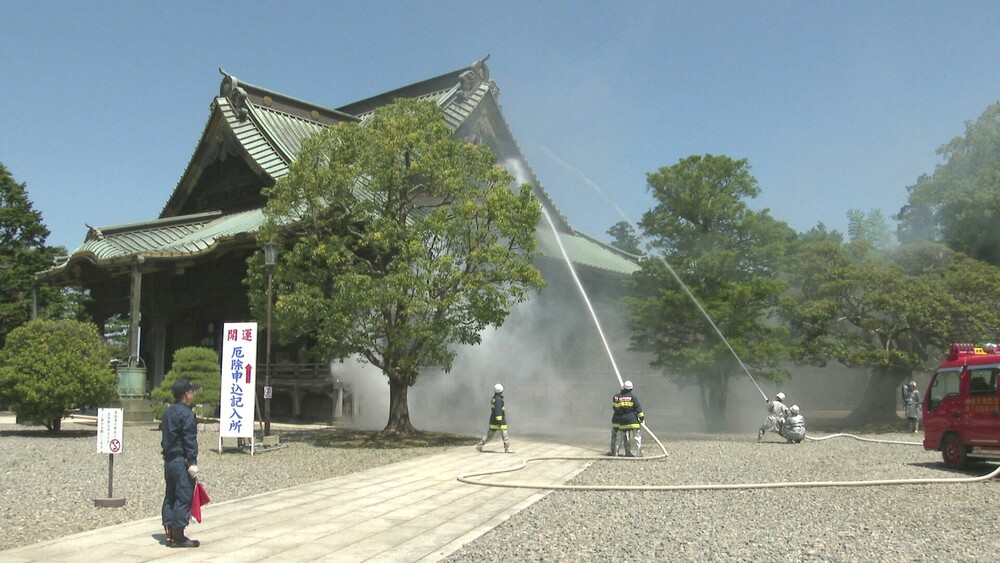 「文化財保護デー」 重要文化財を火災から守る　成田山新勝寺で消防訓練
