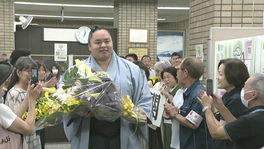「温かい声援のおかげ」名古屋場所初優勝　柏市出身の琴勝峰関　地元に優勝報告