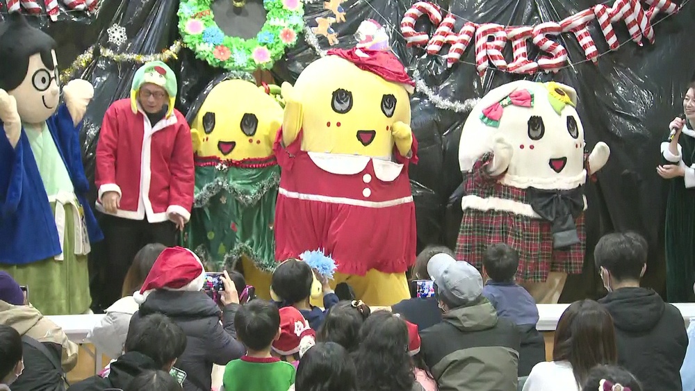 ふなっしーが“ふなサンタ”に　子どもたちにプレゼント贈る　千葉・船橋市