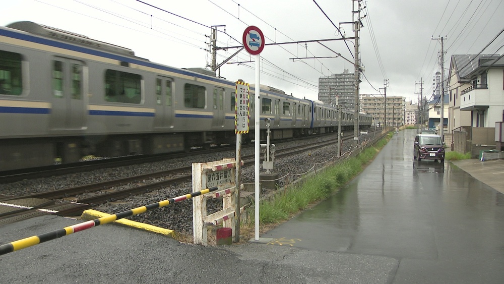 “裸足にパジャマ姿”　特急列車にはねられ　千葉県市原市の７歳男児が死亡