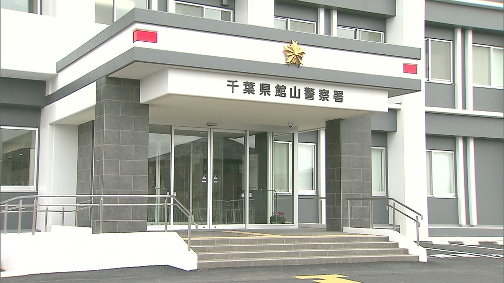 スクールバスが停車中の軽貨物車に追突　高校生１１人搬送　千葉・館山市