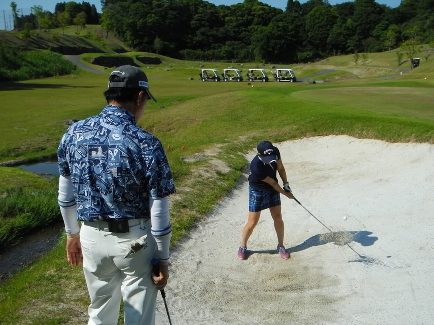 牧野裕のEnjoy Golf～バンカーショットで砂の少ない場合について