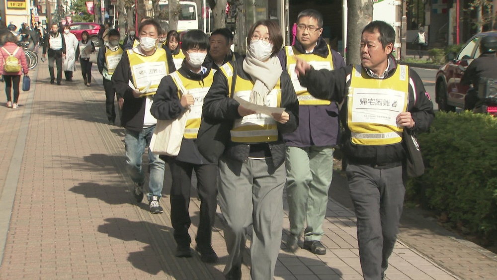 首都直下地震を想定した訓練　千葉・船橋駅周辺で帰宅困難者への対応を確認