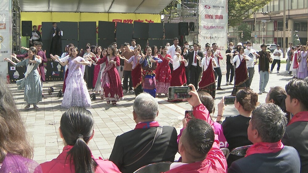 千葉市でネパールの秋祭り「ダサイン」再現　留学生約７００人が国際交流に笑顔