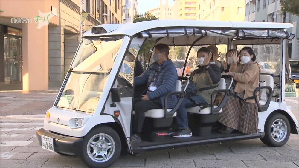 千葉市の幕張ベイタウンで小型電気自動車「グリスロ」の実証実験