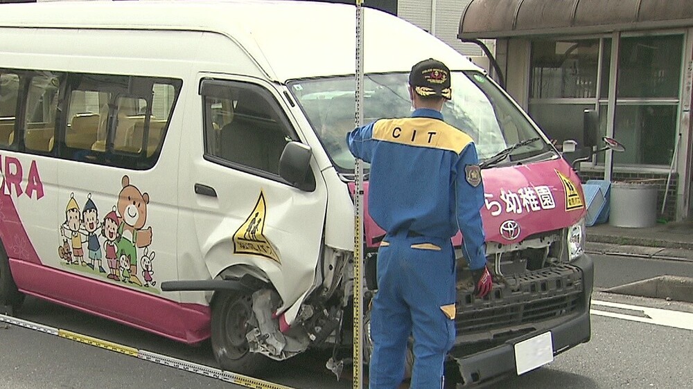 幼稚園の送迎バスが民家に突っ込み運転手死亡　園児９人ら軽傷　千葉県鎌ケ谷市