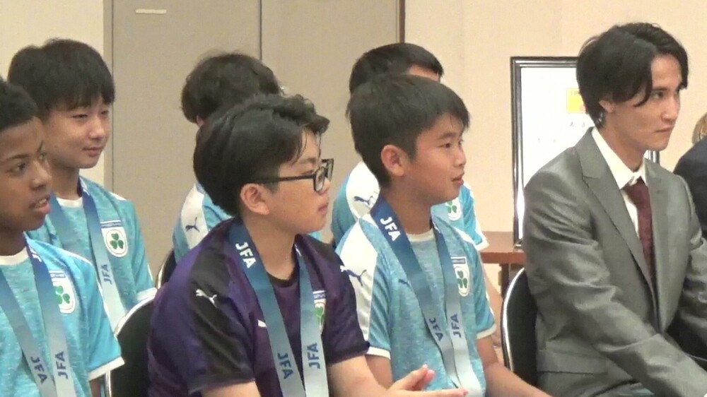 フットサル全国大会優勝！　千葉・浦安の小学生チームが熊谷知事に喜びの報告