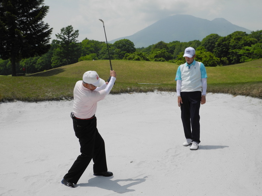 牧野裕のEnjoy Golf～砂が柔らかいバンカーショット～